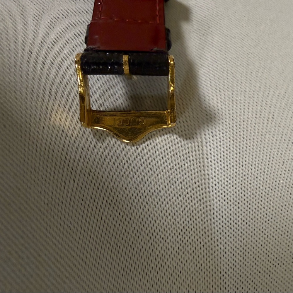 Gucci 3000M Vintage Stripe Dial Watch (Red/Navy) w/ COA & Two Straps - Picture 6 of 7